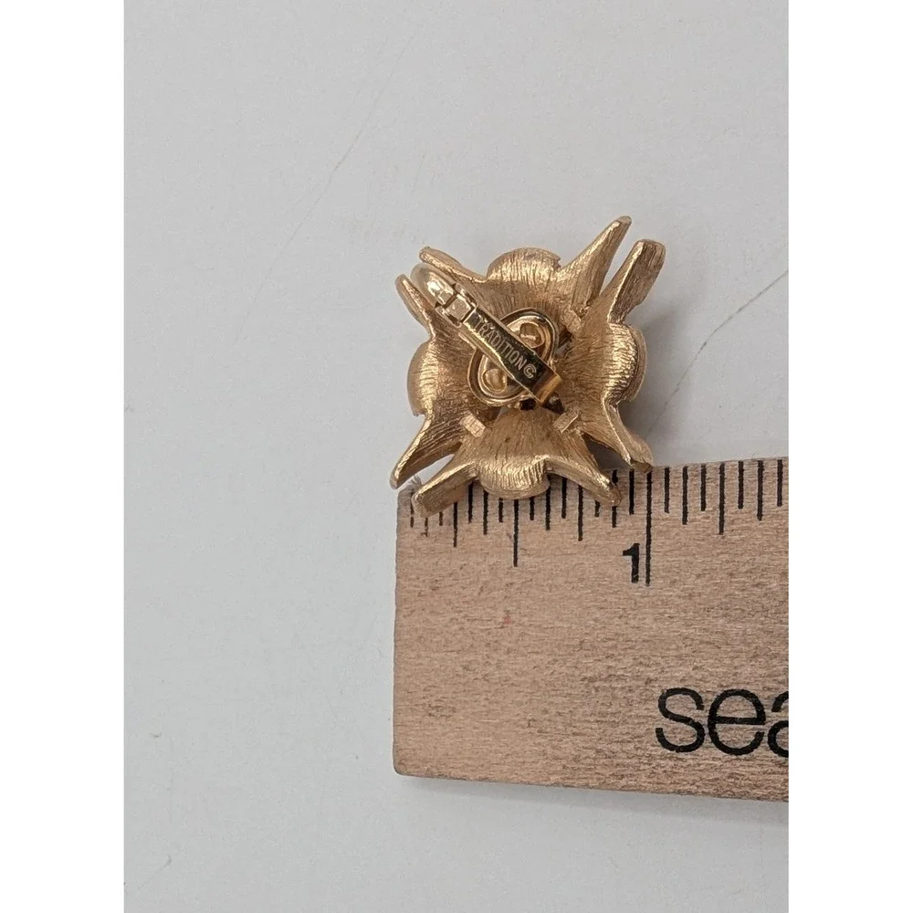 Tradition Vintage Gold Tone Faux Pearl Starburst Clip On Earrings Statement Stud